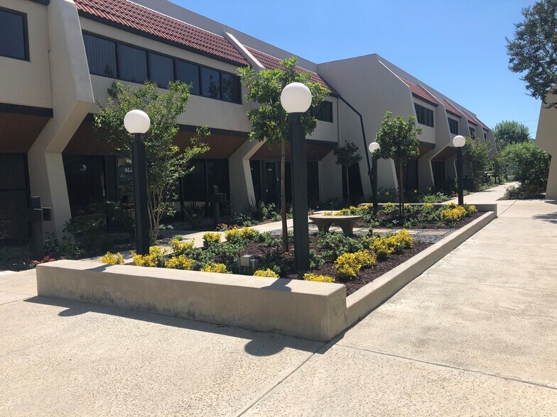 More Photos Of 9253-9259 Eton Ave, Chatsworth Warehouse For Lease