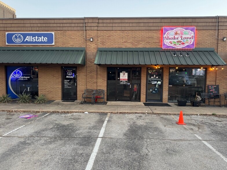 More Photos Of 190 W Main St, Lewisville General Retail For Lease