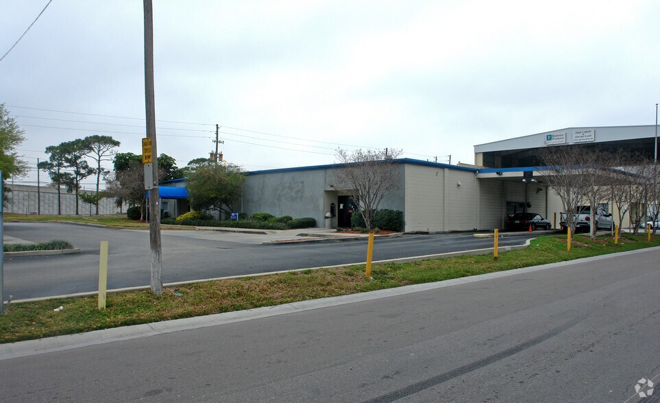 More Photos Of 6003 126th Ave N, Clearwater Bank For Lease