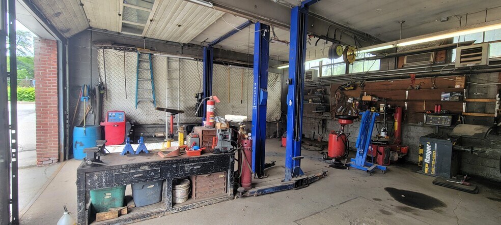 More Photos Of 37 Putney Rd, Brattleboro Service Station For Sale