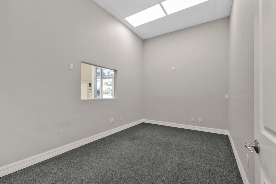 More Photos Of 4694 Tamiami Trl, Port Charlotte Freestanding For Lease