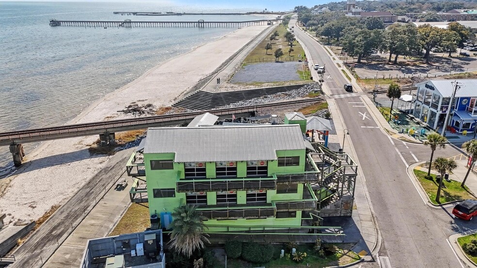 More Photos Of 113 S Beach Blvd, Bay Saint Louis Restaurant For Sale