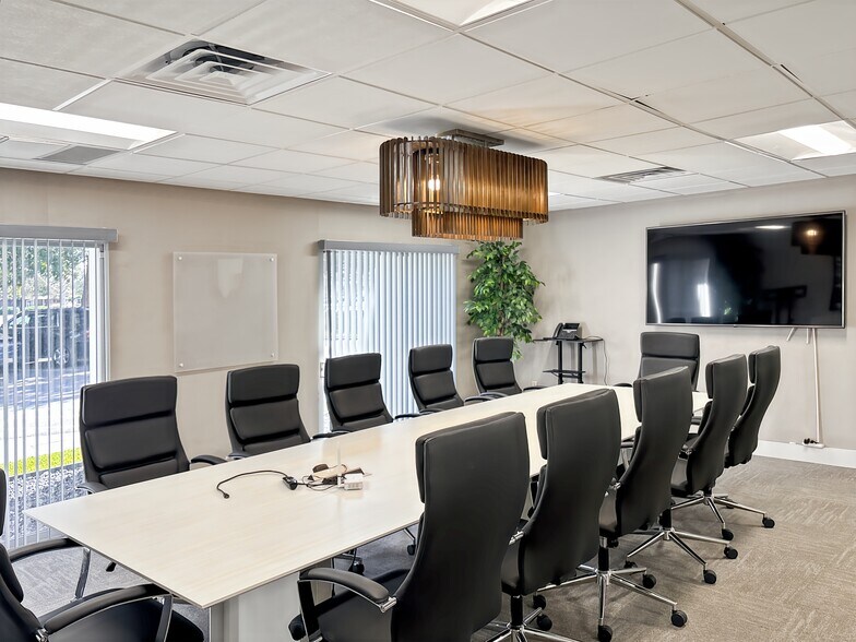 More Photos Of 6821 N Southpoint Dr, Jacksonville Coworking Space