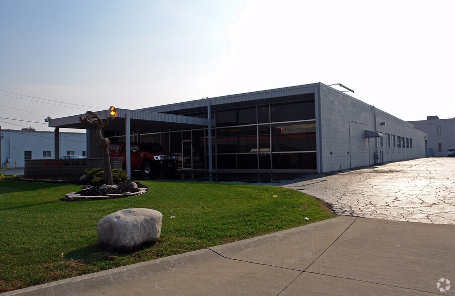 More Photos Of 16560 Industrial St, Roseville Warehouse For Sale