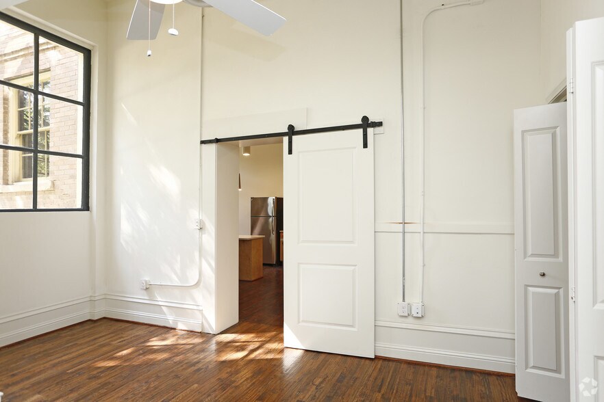 More Photos Of 401 N Carroll Ave, Dallas Apartments For Sale