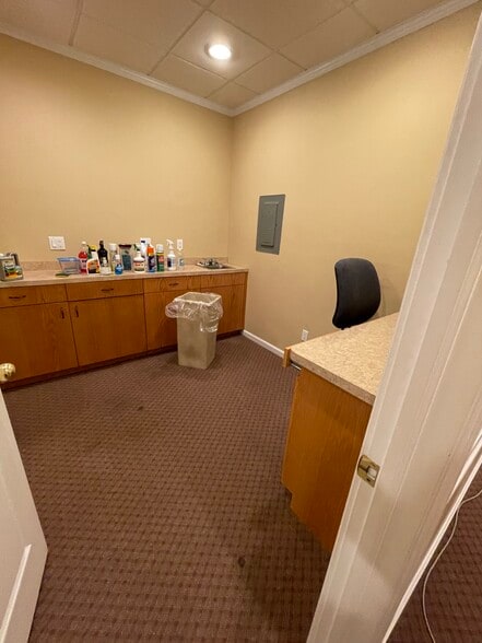 More Photos Of 189 Main Rd, Riverhead Medical For Lease