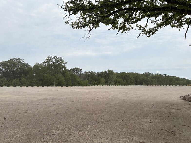 More Photos Of 2700 Mound Rd, Rockdale Land For Lease