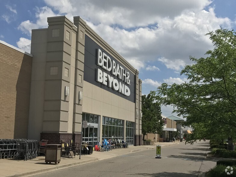 More Photos Of 500-740 John R Rd, Troy Unknown For Lease