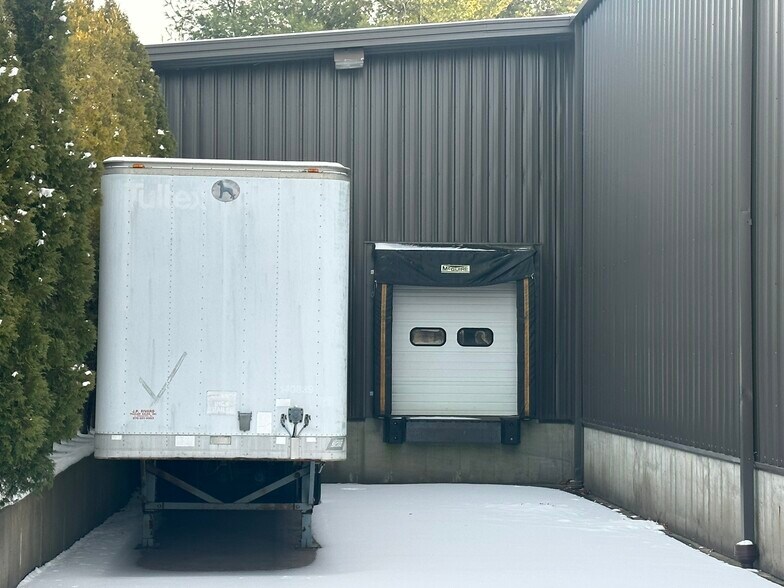 More Photos Of 22 A St, Edgartown Warehouse For Sale