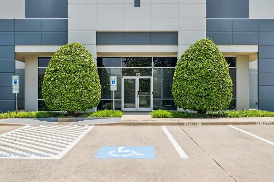 More Photos Of 615 Westport Pky, Grapevine Unknown For Lease
