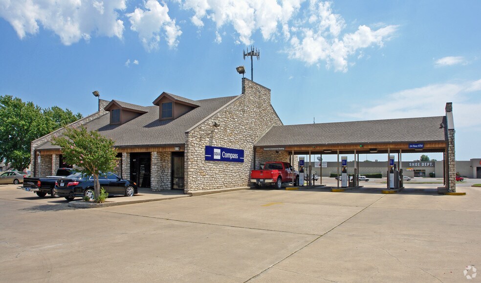 More Photos Of 1663 W Henderson St, Cleburne Unknown For Lease