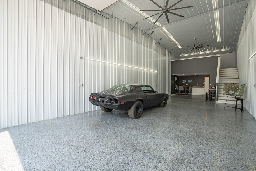 More Photos Of 100 Man Cave, Sunrise Beach Self Storage For Sale