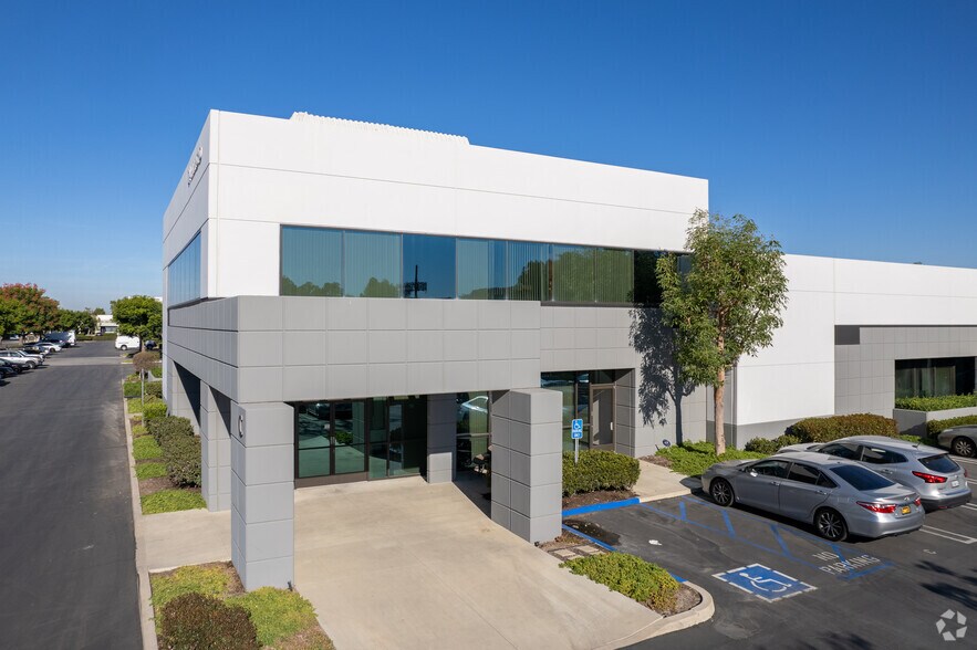 More Photos Of 24 Hammond, Irvine Light Manufacturing For Lease