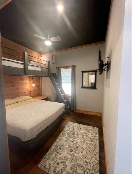 More Photos Of 33 Rose Petal Ln, Ellijay General Retail For Sale