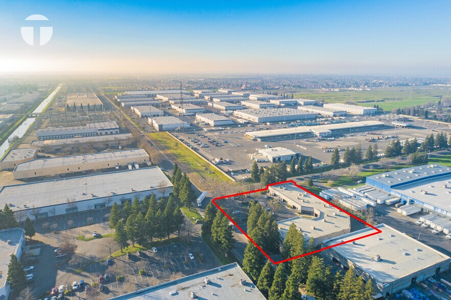 More Photos Of 819 Striker Ave, Sacramento Flex For Lease