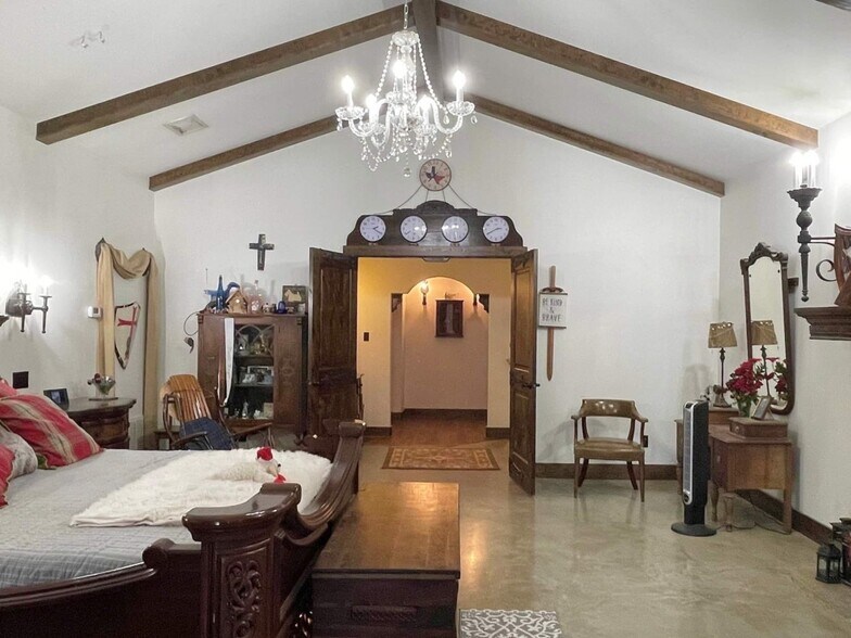 More Photos Of 175 Herber, New Braunfels Specialty For Sale