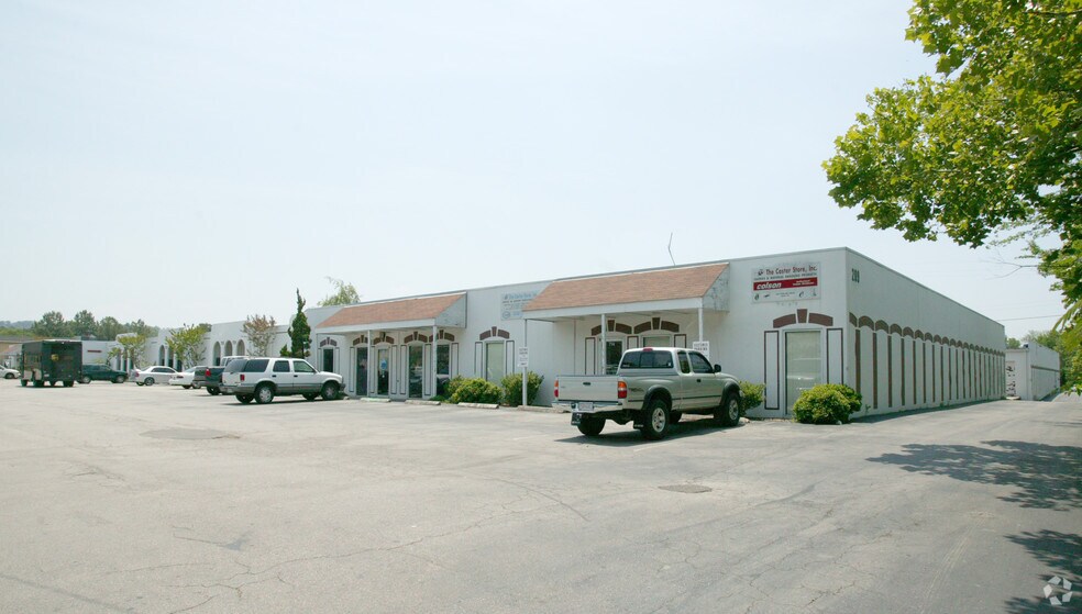 More Photos Of 237 Oxmoor Cir, Birmingham Unknown For Lease