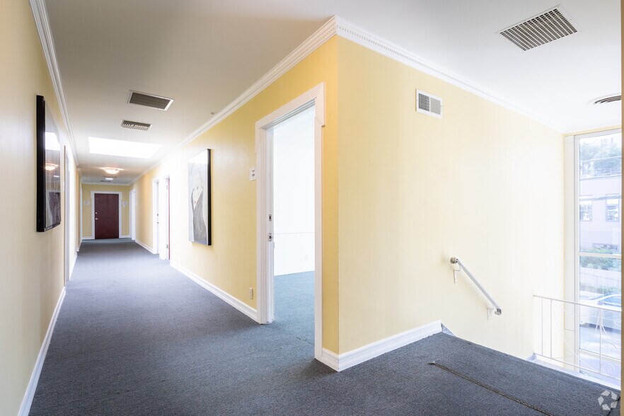 More Photos Of 1601 N Gower St, Los Angeles Office For Sale