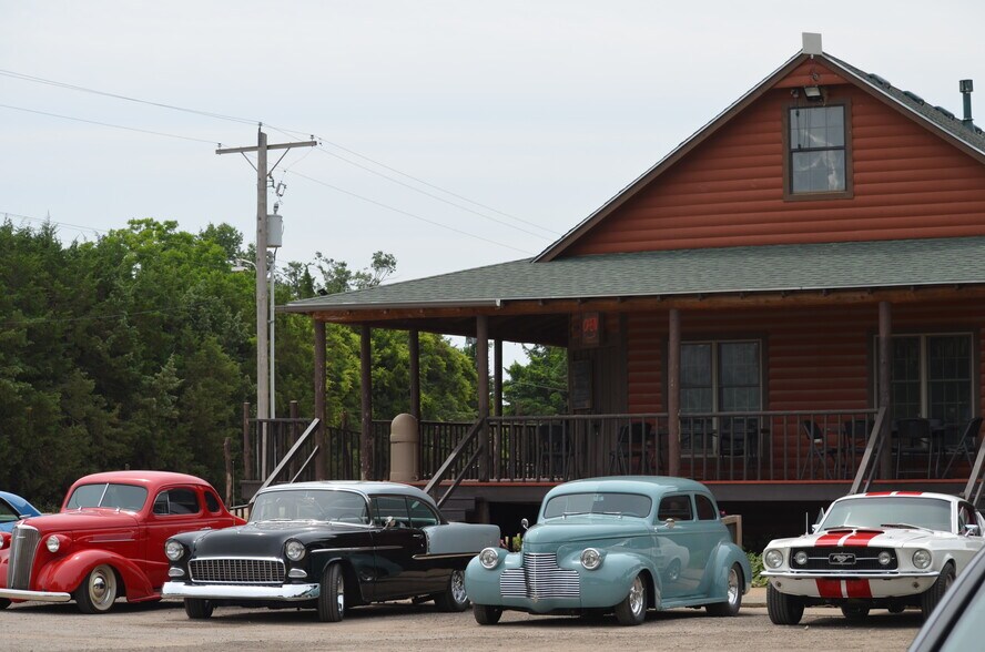 More Photos Of 1499 N Meridian Rd, Peck Restaurant For Sale