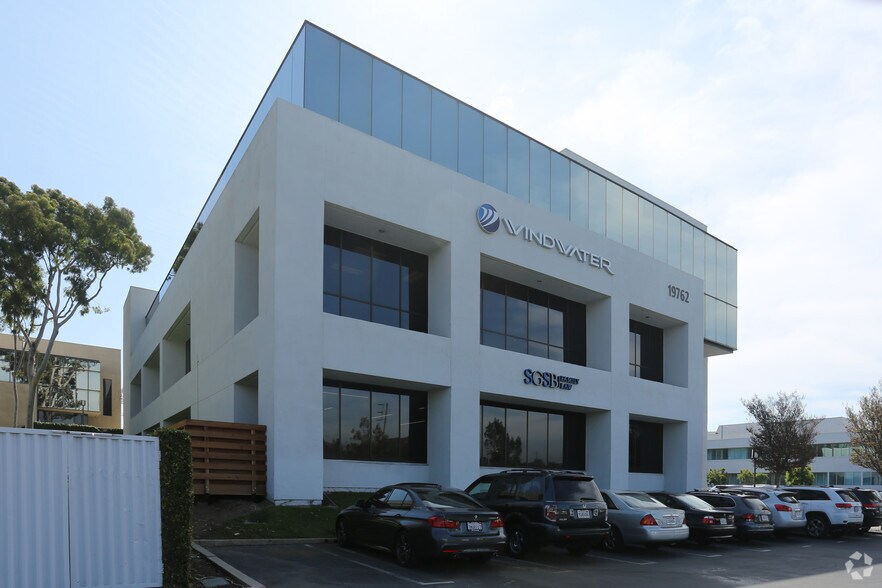 More Photos Of 19762 MacArthur Blvd, Irvine Loft Creative Space For Lease