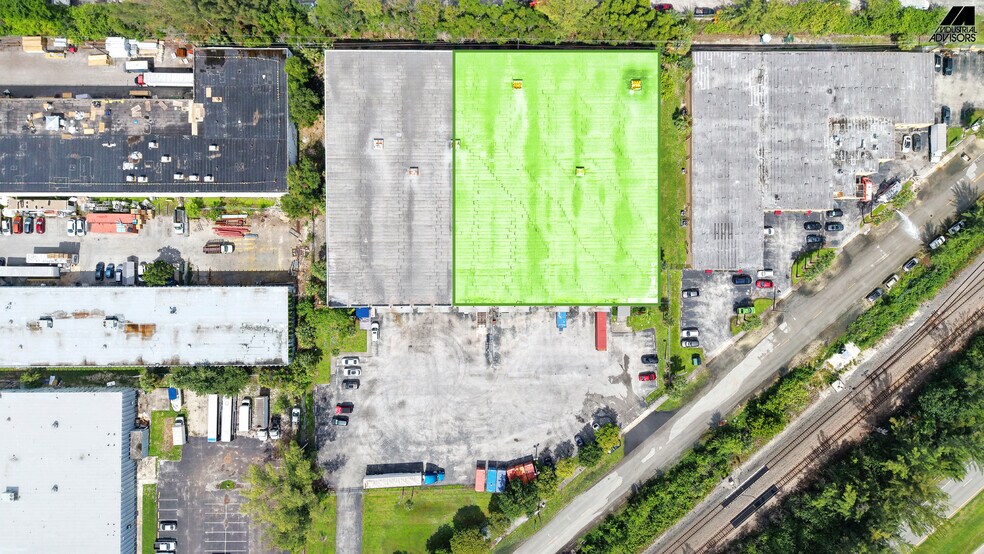 More Photos Of 1361-1363 NW 155th Dr, Miami Warehouse For Lease
