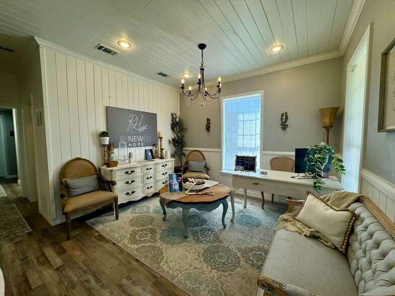 More Photos Of 932 E Highway 199, Springtown Office For Lease