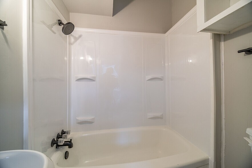 More Photos Of 16-20 W Park St, Westerville Apartments For Sale