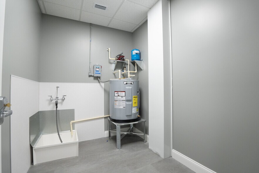 More Photos Of 309 N Woodland Blvd, Deland Freestanding For Sale