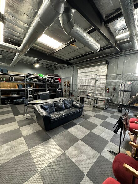 More Photos Of 5500-5510 Satsuma Ave, North Hollywood Warehouse For Sale