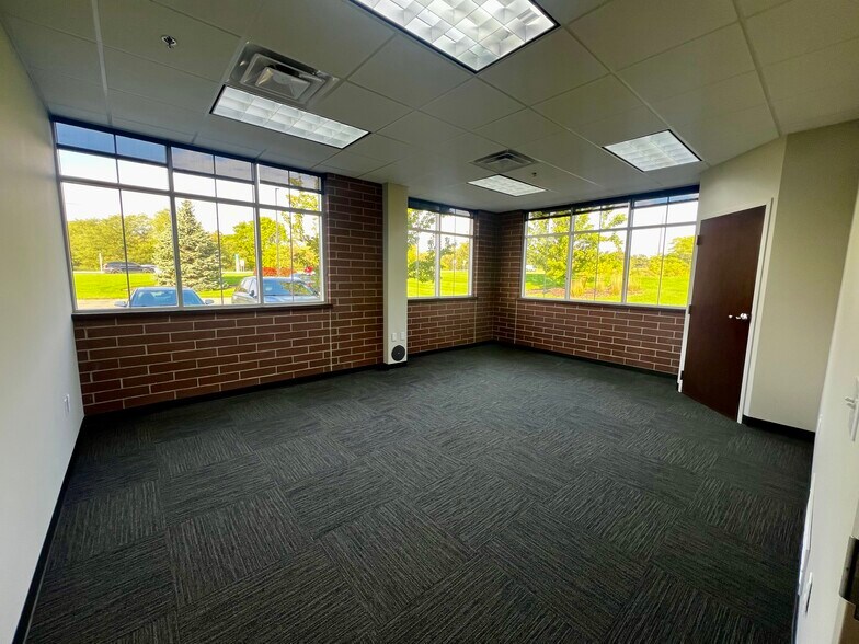 More Photos Of 4020 E Beltline Ave NE, Grand Rapids Office For Sale