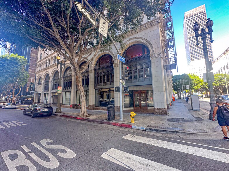 More Photos Of 609 S Grand Ave, Los Angeles Apartments For Lease