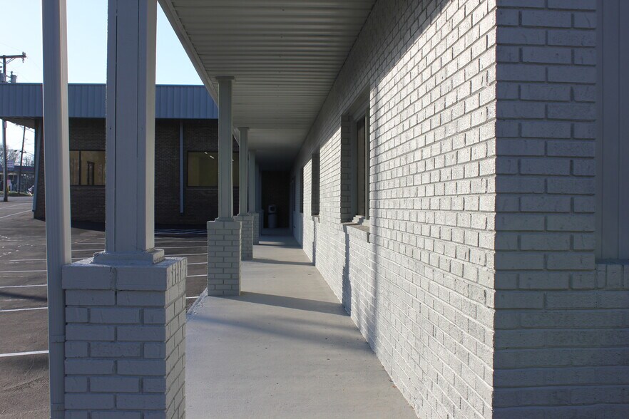 More Photos Of 2914 Gibbon Rd, Charlotte Freestanding For Lease