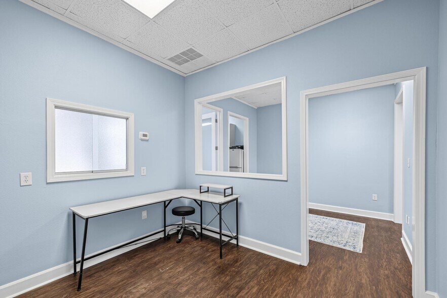 More Photos Of 913 Gulf Breeze Pky, Gulf Breeze Storefront Retail Office For Sale