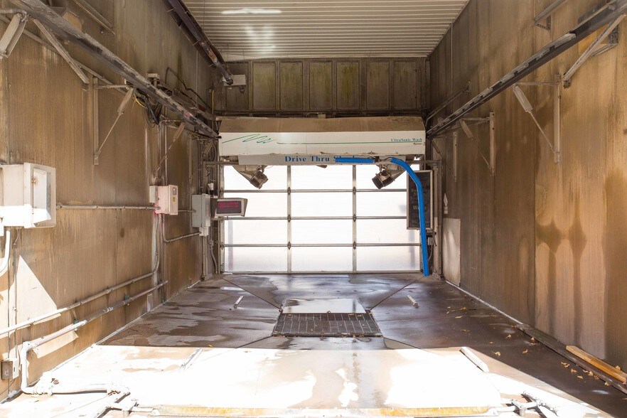 More Photos Of 660 Red Table Dr, Gypsum Carwash For Sale