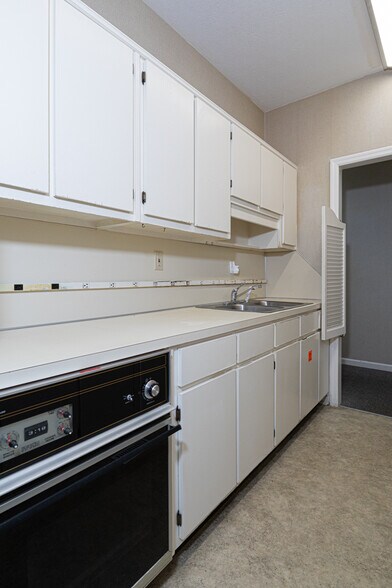 More Photos Of 3830 Rosemont Dr, Columbus Office For Sale