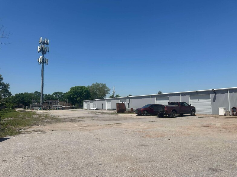 More Photos Of 9941A Rowlett Rd, Houston Warehouse For Lease