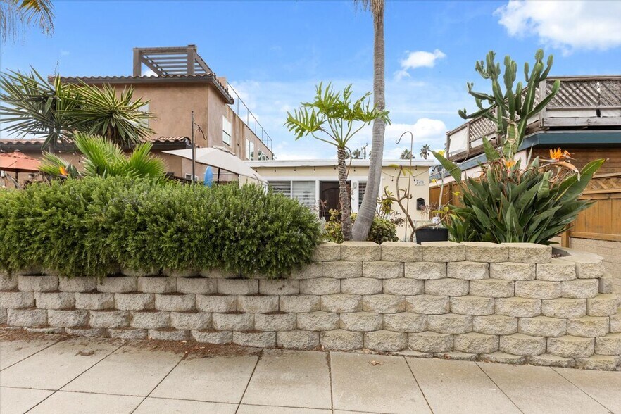 More Photos Of 4673 Point Loma Ave, San Diego Apartments For Sale