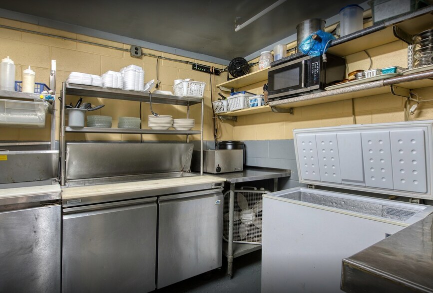 More Photos Of 6622 US-2 Hwy, Hurley Restaurant For Sale