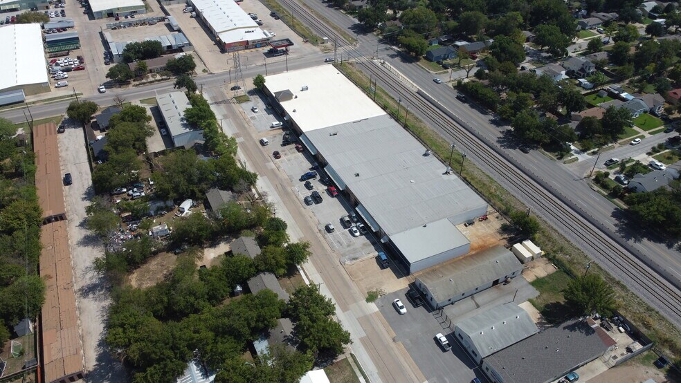 More Photos Of 1700-1724 Parkside Ave, Irving Warehouse For Sale