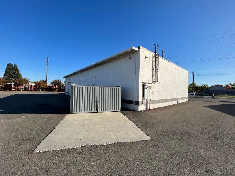 More Photos Of 2200 Churn Creek Rd, Redding Storefront Retail Office For Sale