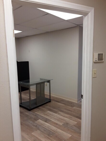 More Photos Of 850 W 40th St, Norfolk Service For Lease