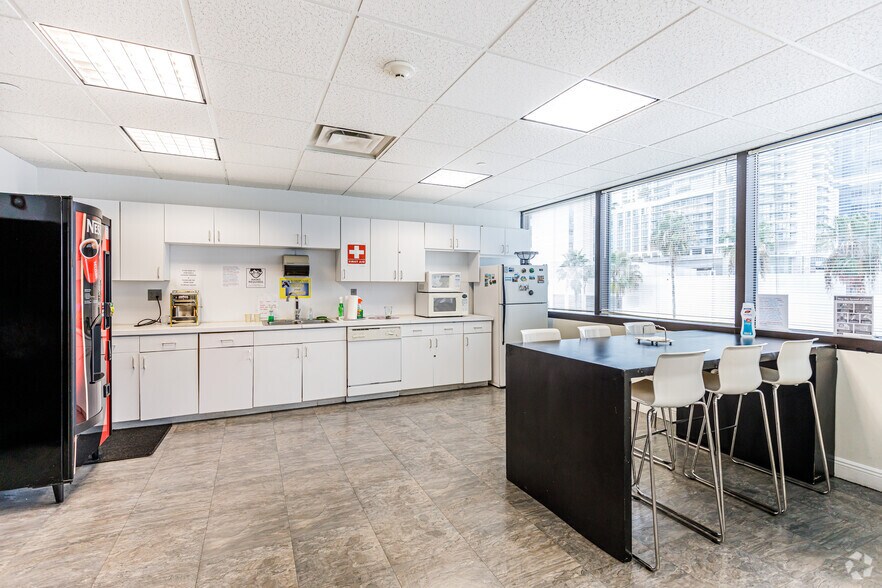 More Photos Of 200 S Andrews Ave, Fort Lauderdale Office For Sale