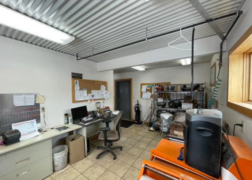 More Photos Of 100 Axle Dr, Caspian Service For Sale