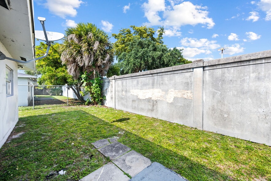 More Photos Of 3910 NW 30th Ter, Lauderdale Lakes Apartments For Sale