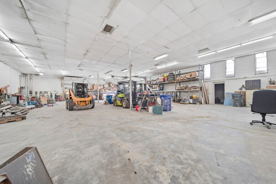 More Photos Of 15 SW Old Highway 8, New Brighton Manufacturing For Sale