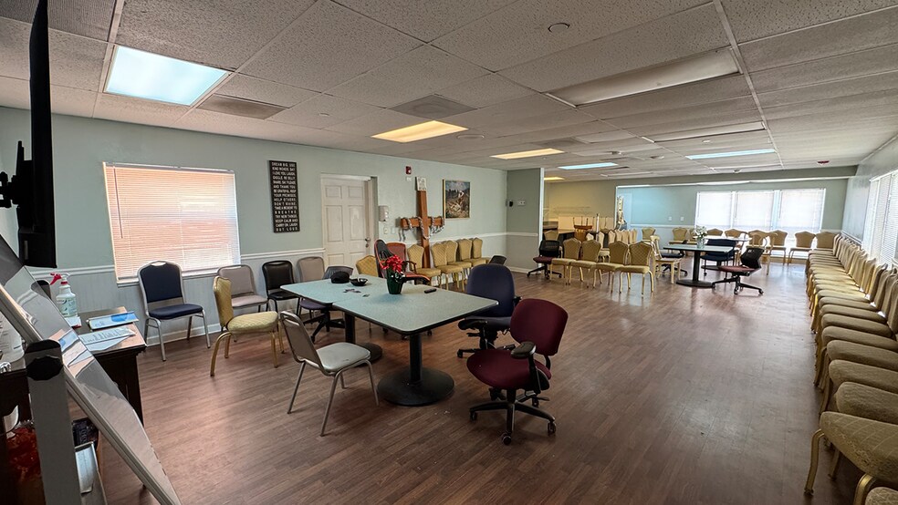 More Photos Of 5700 24th St E, Bradenton Assisted Living For Lease