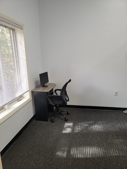 More Photos Of 1522 Pointer Ridge Pl, Bowie Coworking Space
