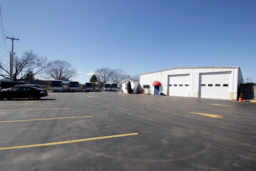 More Photos Of 129 Fox St, Portland Service For Sale