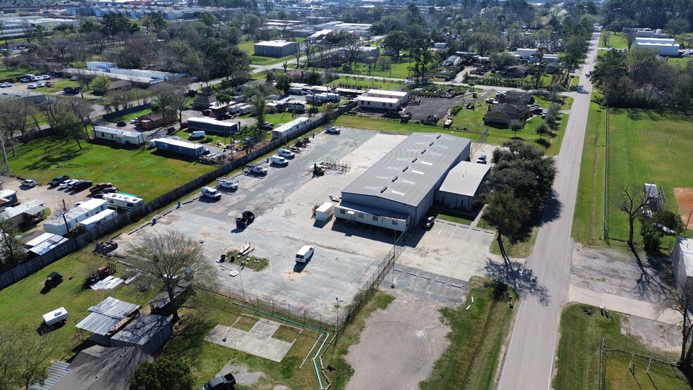 More Photos Of 18906 Turnip St, Spring Warehouse For Lease