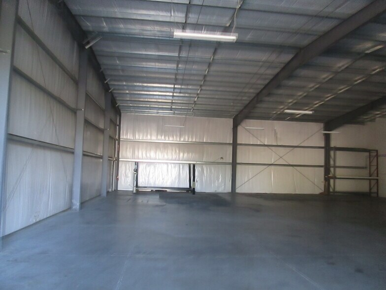More Photos Of 1811 Greenleaf Ln, Leesburg Warehouse For Lease